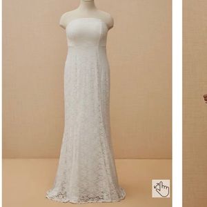 Torrid mermaid silhouette wedding dress nwt